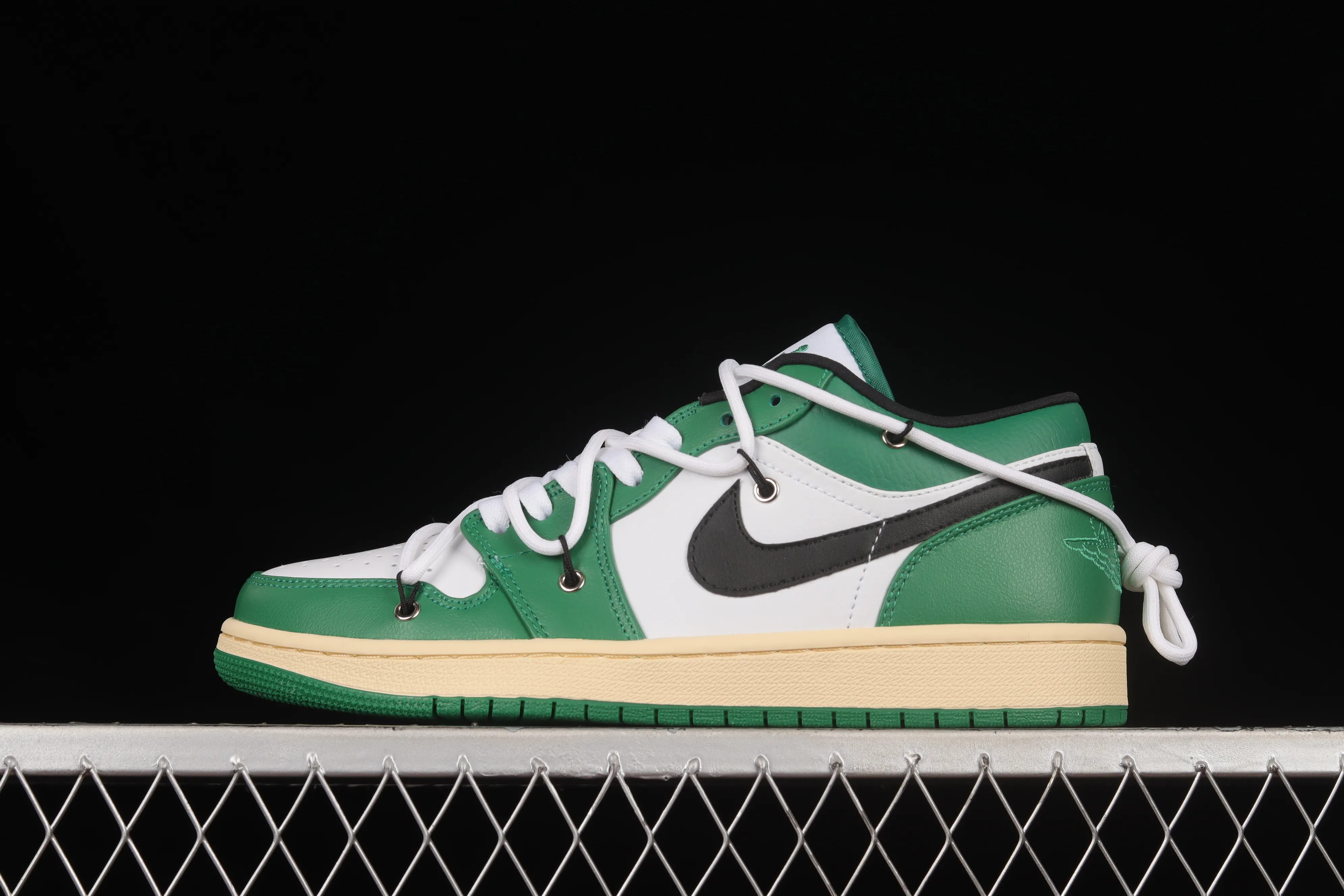 All categories Air Jordan Jordan series basketball shoes Air Jordan 1 Low Z version Air Jordan 1 Low AJ1 Joe 1 customized version Vibe flavor deconstruction Sports culture basketball shoes 553558-129